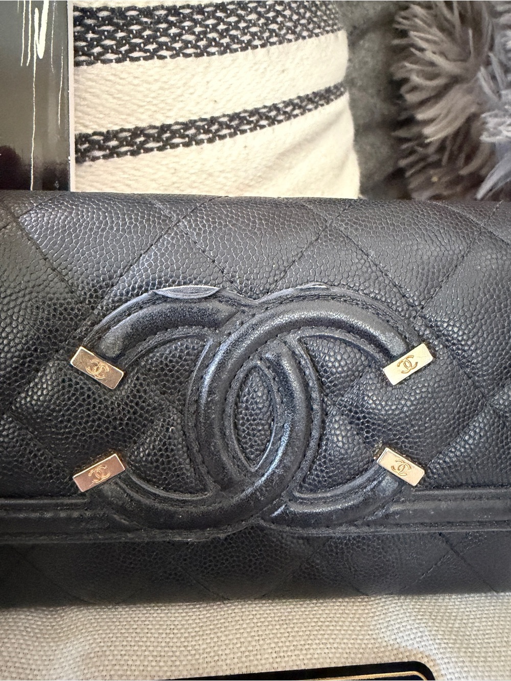 Authentic CHANEL Filigree Caviar Compact Wallet - Picture 3 of 16